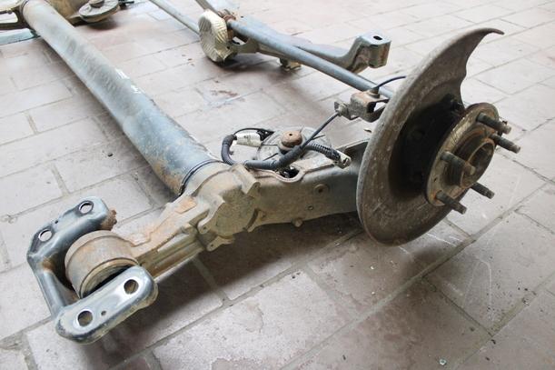 Foto: HINTERACHSTRÄGER ( 5 TÜRER ) eines Opel Astra 2.0 CDTI DPF