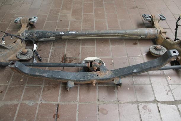 Foto: HINTERACHSTRÄGER ( 5 TÜRER ) eines Opel Astra 2.0 CDTI DPF