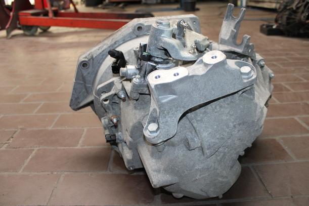 Foto: SCHALTGETRIEBE 6 GANG ( F40 MYJ ) eines Opel Astra 2.0 CDTI DPF
