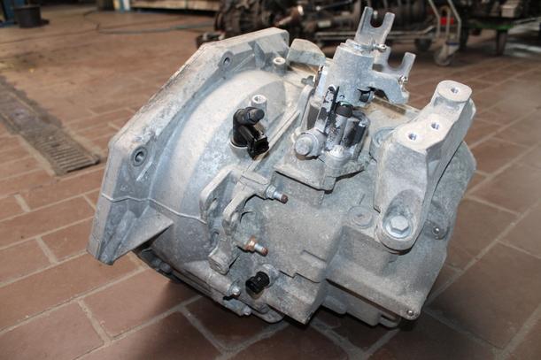 Foto: SCHALTGETRIEBE 6 GANG ( F40 MYJ ) eines Opel Astra 2.0 CDTI DPF