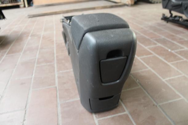 Foto: MITTELKONSOLE eines Opel Astra 2.0 CDTI DPF
