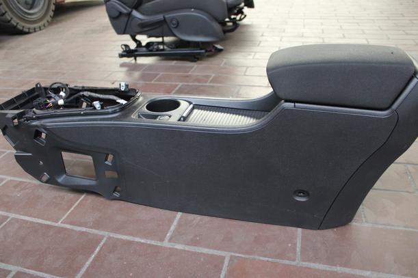 Foto: MITTELKONSOLE eines Opel Astra 2.0 CDTI DPF