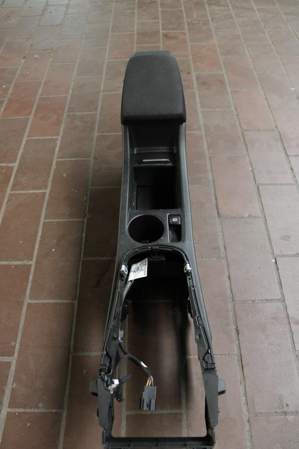 Foto: MITTELKONSOLE eines Opel Astra 2.0 CDTI DPF