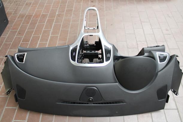 Foto: ARMATURENBRETT eines Opel Astra 2.0 CDTI DPF