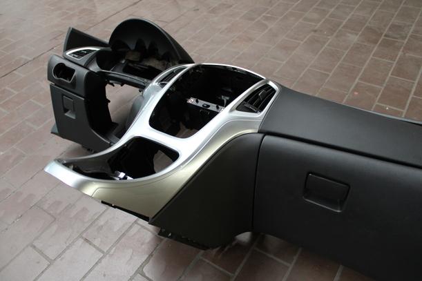Foto: ARMATURENBRETT eines Opel Astra 2.0 CDTI DPF