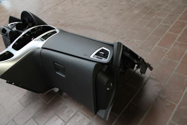 Foto: ARMATURENBRETT eines Opel Astra 2.0 CDTI DPF
