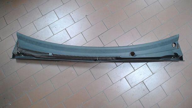 Foto: WINDLAUFBLECH/ ABDECKUNG WASSERKASTEN eines Ford Fiesta 1.6 XL