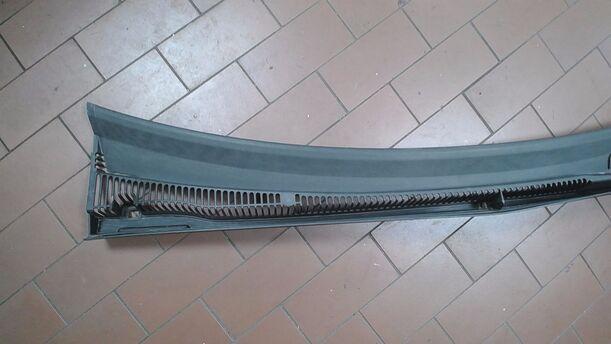 Foto: WINDLAUFBLECH/ ABDECKUNG WASSERKASTEN eines Ford Fiesta 1.6 XL