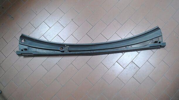 Foto: WINDLAUFBLECH/ ABDECKUNG WASSERKASTEN eines Ford Fiesta 1.6 XL