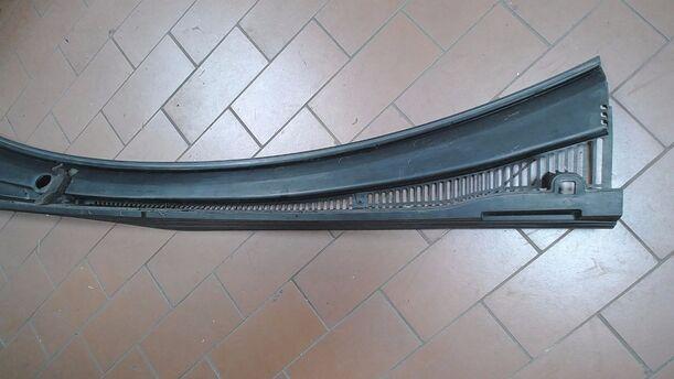 Foto: WINDLAUFBLECH/ ABDECKUNG WASSERKASTEN eines Ford Fiesta 1.6 XL
