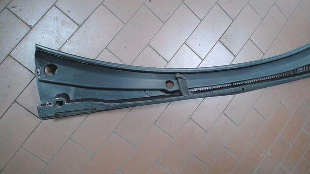 Foto: WINDLAUFBLECH/ ABDECKUNG WASSERKASTEN eines Ford Fiesta 1.6 XL