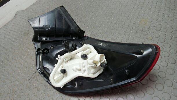 Foto: HECKLEUCHTE / RÜCKLICHT LINKS ( GETÖNT ) eines Opel Astra 2.0 CDTI DPF XL