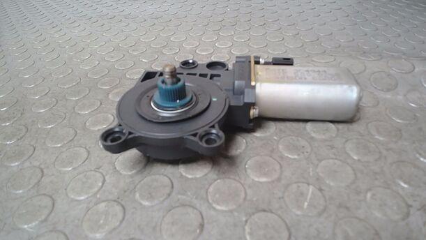 Foto: FENSTERHEBERMOTOR RECHTS ( 2/3 TÜRER ) eines Ford Fiesta 1.6 XL