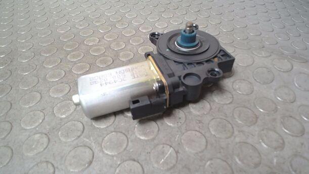 Foto: FENSTERHEBERMOTOR RECHTS ( 2/3 TÜRER ) eines Ford Fiesta 1.6 XL