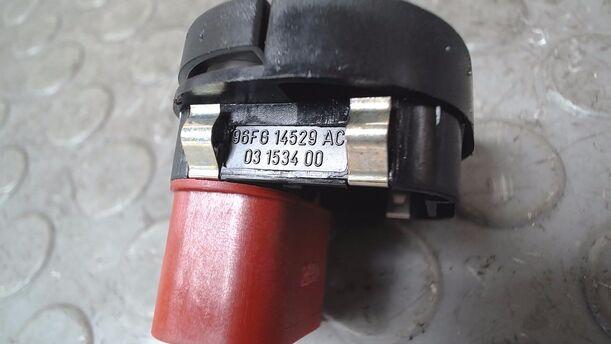 Foto: FENSTERHEBERSCHALTER eines Ford Fiesta 1.6 XL