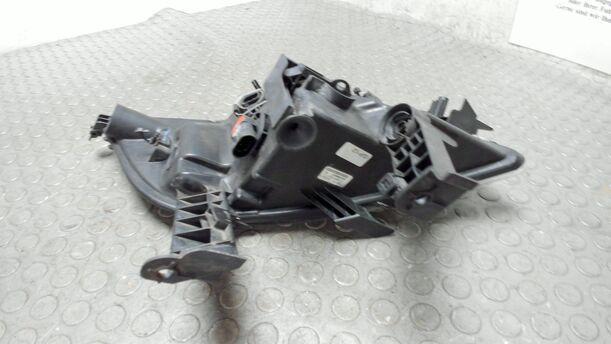 Foto: KOMBILEUCHTE LINKS NEBELSCHEINWERFER / BLINKER eines Opel Astra 2.0 CDTI DPF XL