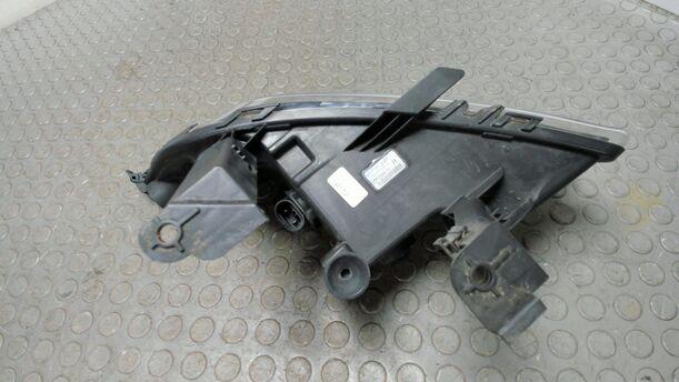 Foto: KOMBILEUCHTE RECHTS NEBELSCHEINWERFER / BLINKER eines Opel Astra 2.0 CDTI DPF XL