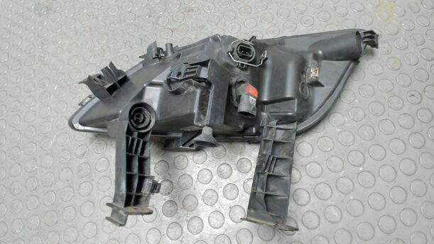 Foto: KOMBILEUCHTE RECHTS NEBELSCHEINWERFER / BLINKER eines Opel Astra 2.0 CDTI DPF XL