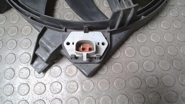 Foto: ELEKTROLÜFTER eines Ford Fiesta 1.6 XL