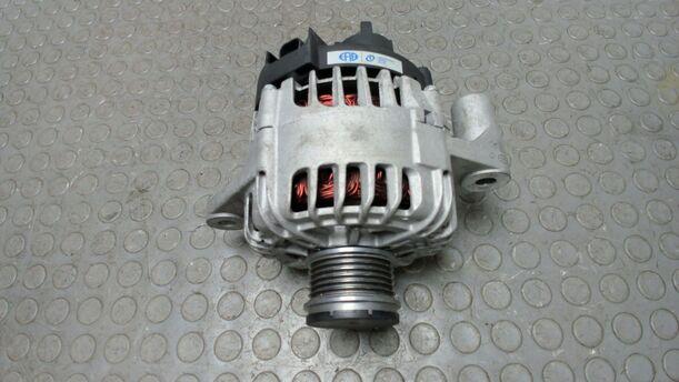 Foto: LICHTMASCHINE / GENERATOR ( 120A ) eines Opel Astra 2.0 CDTI DPF XL
