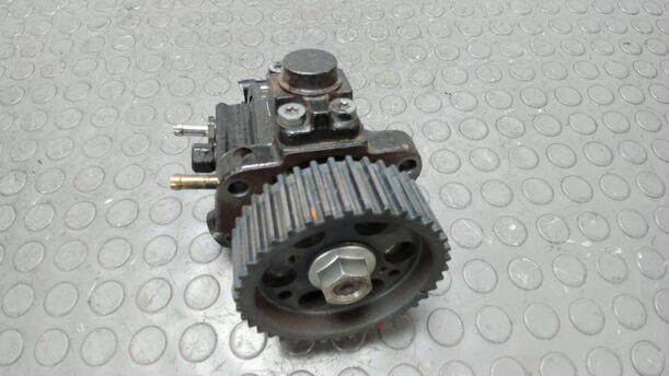 Foto: DIESELEINSPRITZPUMPE eines Opel Astra 2.0 CDTI DPF XL