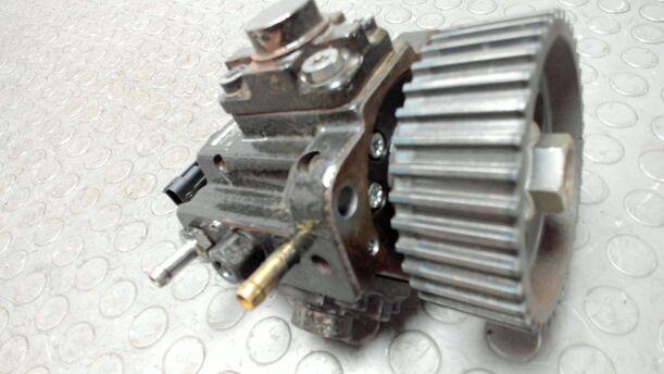 Foto: DIESELEINSPRITZPUMPE eines Opel Astra 2.0 CDTI DPF XL