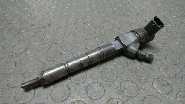 Foto: DIESELEINSPRITZDÜSE / EINSPRITZVENTIL eines Opel Astra 2.0 CDTI DPF XL