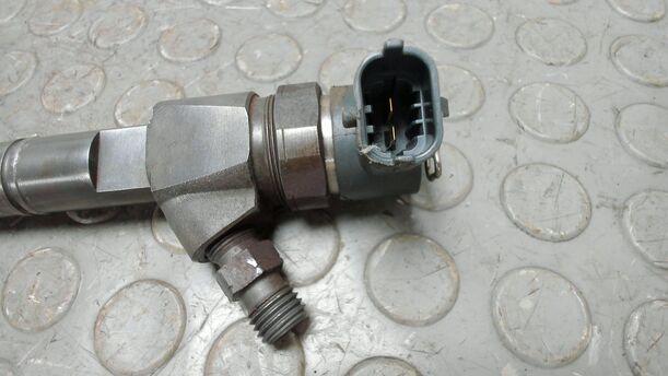 Foto: DIESELEINSPRITZDÜSE / EINSPRITZVENTIL eines Opel Astra 2.0 CDTI DPF XL