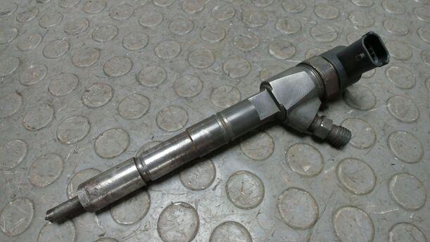 Foto: DIESELEINSPRITZDÜSE / EINSPRITZVENTIL eines Opel Astra 2.0 CDTI DPF XL