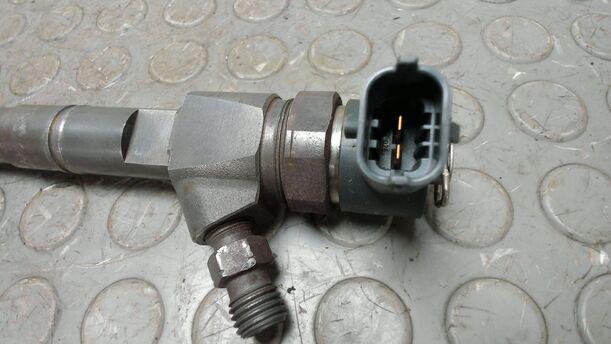 Foto: DIESELEINSPRITZDÜSE / EINSPRITZVENTIL eines Opel Astra 2.0 CDTI DPF XL