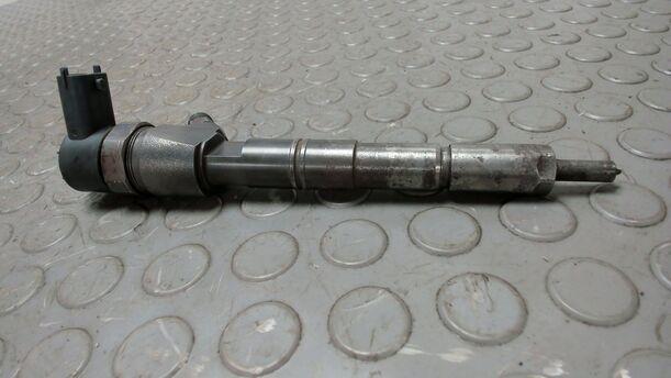 Foto: DIESELEINSPRITZDÜSE / EINSPRITZVENTIL eines Opel Astra 2.0 CDTI DPF XL