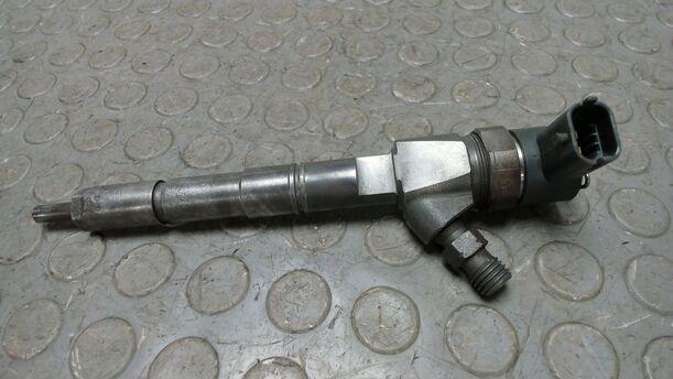Foto: DIESELEINSPRITZDÜSE / EINSPRITZVENTIL eines Opel Astra 2.0 CDTI DPF XL