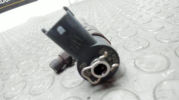 Foto: DIESELEINSPRITZDÜSE / EINSPRITZVENTIL eines Opel Astra 2.0 CDTI DPF XL