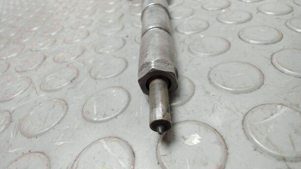 Foto: DIESELEINSPRITZDÜSE / EINSPRITZVENTIL eines Opel Astra 2.0 CDTI DPF XL