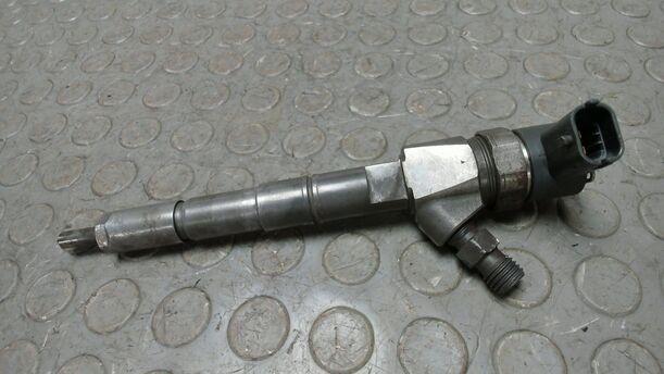 Foto: DIESELEINSPRITZDÜSE / EINSPRITZVENTIL eines Opel Astra 2.0 CDTI DPF XL