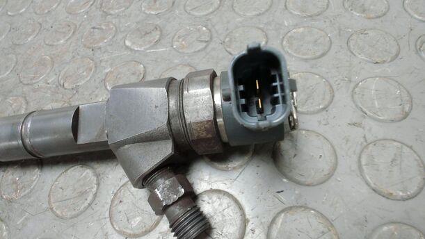 Foto: DIESELEINSPRITZDÜSE / EINSPRITZVENTIL eines Opel Astra 2.0 CDTI DPF XL