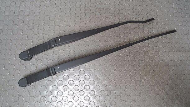 Foto: SCHEIBENWISCHERARME VORN eines Mitsubishi Space Star 1.0 XL