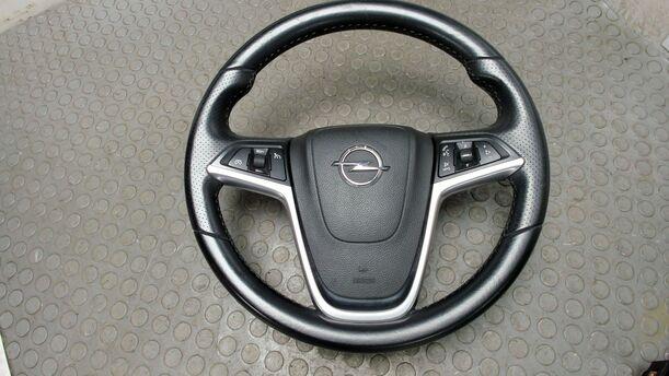 Foto: LEDERLENKRAD eines Opel Astra 2.0 CDTI DPF XL