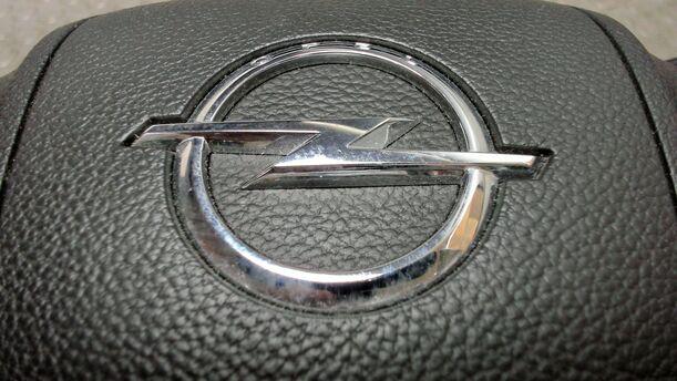 Foto: LEDERLENKRAD eines Opel Astra 2.0 CDTI DPF XL