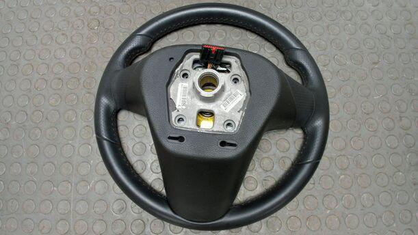Foto: LEDERLENKRAD eines Opel Astra 2.0 CDTI DPF XL