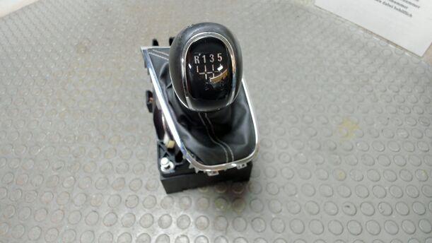Foto: SCHALTUNG / SCHALTHEBEL / SCHALTKNAUF eines Opel Astra 2.0 CDTI DPF XL