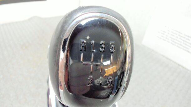 Foto: SCHALTUNG / SCHALTHEBEL / SCHALTKNAUF eines Opel Astra 2.0 CDTI DPF XL