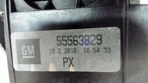 Foto: SCHALTUNG / SCHALTHEBEL / SCHALTKNAUF eines Opel Astra 2.0 CDTI DPF XL
