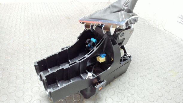 Foto: SCHALTUNG / SCHALTHEBEL / SCHALTKNAUF eines Opel Astra 2.0 CDTI DPF XL