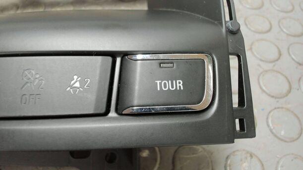 Foto: SCHALTERLEISTE / WARNBLINKSCHALTER eines Opel Astra 2.0 CDTI DPF XL