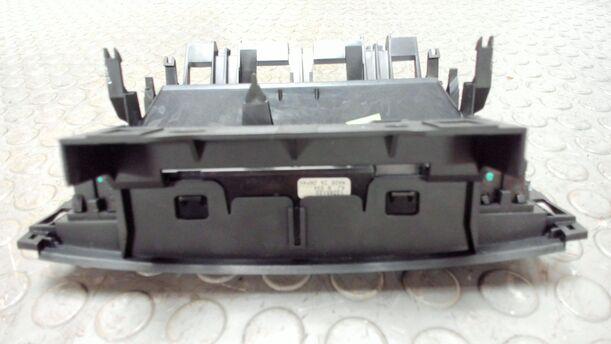 Foto: SCHALTERLEISTE / WARNBLINKSCHALTER eines Opel Astra 2.0 CDTI DPF XL