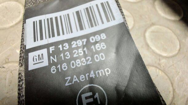 Foto: SICHERHEITSGURT VORN RECHTS ( 4/5 TÜRER ) eines Opel Astra 2.0 CDTI DPF XL