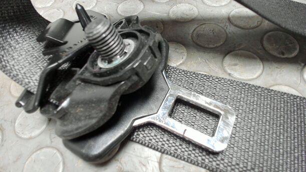 Foto: SICHERHEITSGURT VORN RECHTS ( 4/5 TÜRER ) eines Opel Astra 2.0 CDTI DPF XL