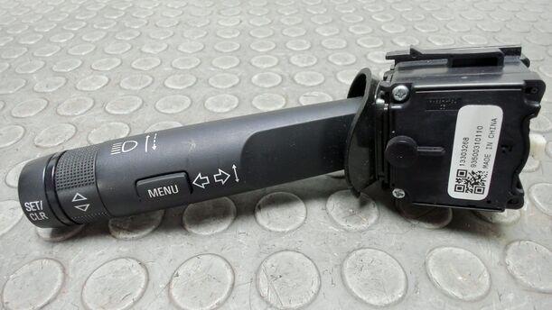 Foto: BLINKSCHALTER / KOMBISCHALTER eines Opel Astra 2.0 CDTI DPF XL