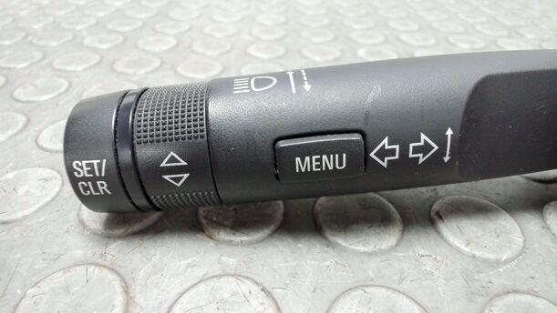 Foto: BLINKSCHALTER / KOMBISCHALTER eines Opel Astra 2.0 CDTI DPF XL